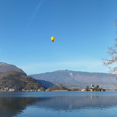 Vol au-dessus du lac d'Annecy